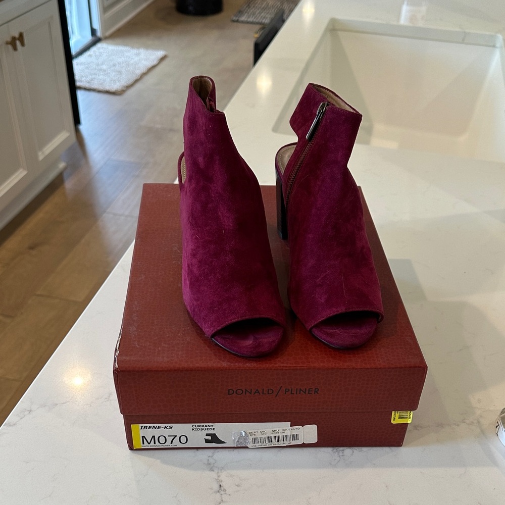 NWT Donald Pliner Booties